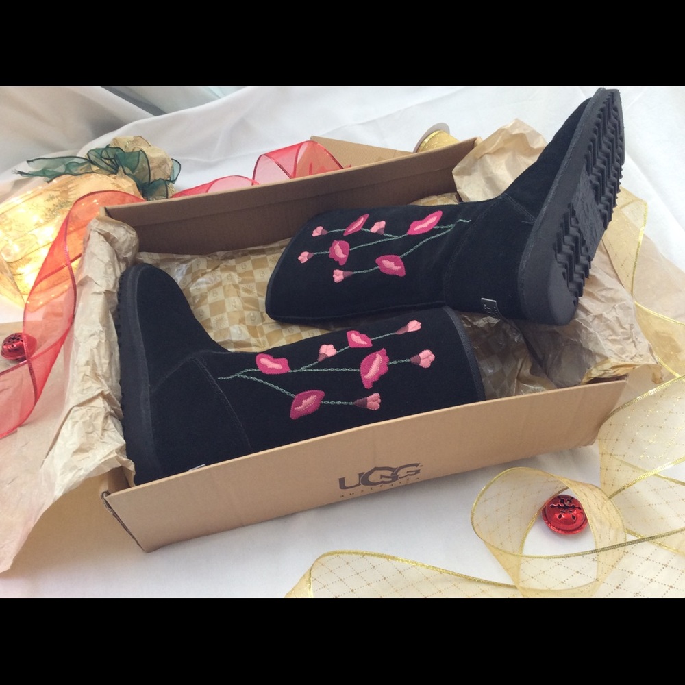 UGG boots with Cherry Blossoms Girl’s  sz 4